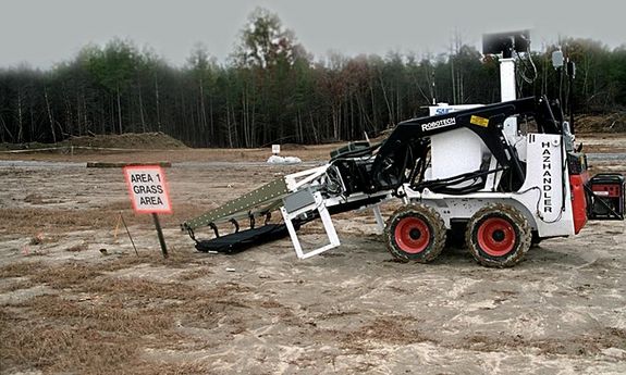 Abb. 2: vamid appl: Das Gerät dient als Minensuchfahrzeug und wurde von der österreichischen Firma SCHIEBEL entwickelt, die auf die Erzeugung von Metalldetektoren spezialisiert ist. VAMIDS kann innerhalb kurzer Zeit feststellen, ob eine Straße vermint ist. Wenn eine Starße vermint ist, ist das Gerät in der Lage, einen Weg um die Minen zu finden und diese zu markieren.