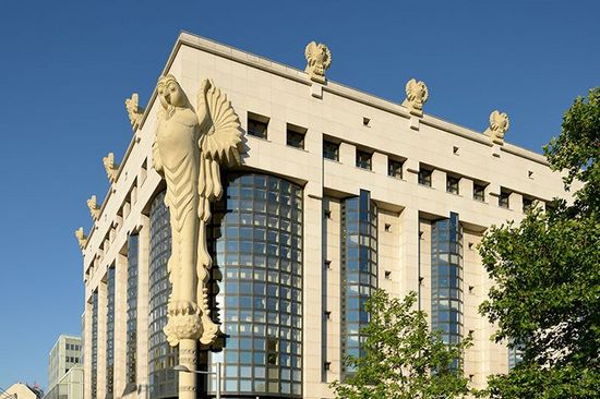 Frontansicht des Bibliotheksgebäudes