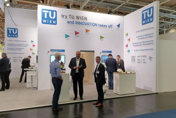 Energy Solutions, Halle 13 – (v.l.n.r.) Daniel Rottenberg, Drof. Dr. Eduard Doujak und Franz Haller im Gespräch
