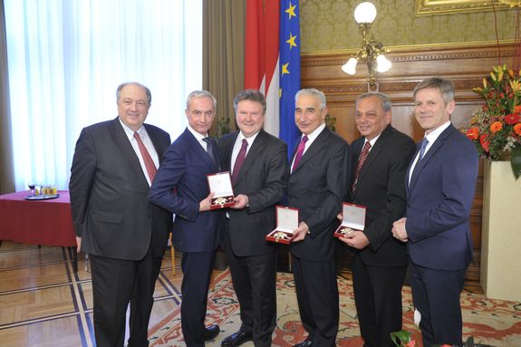 Ehrenzeichenvergabe Prof. Michael Pech