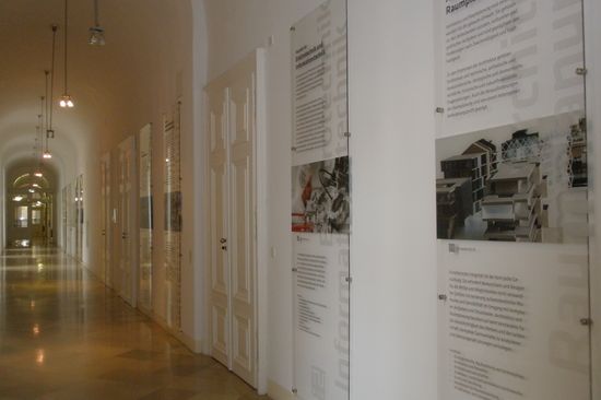 Stelen im Rektorsgang