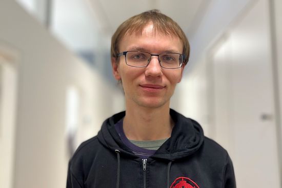 [Translate to English:] Porträt von Manuel Hahn