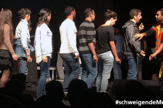 Schutzbefohlene performen Jelineks Schutzbefohlene 