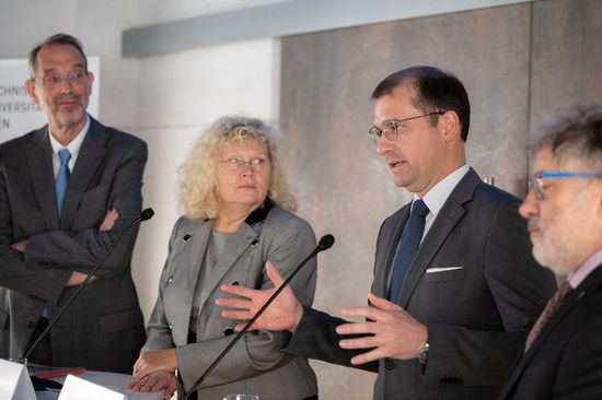 Wissenschaftsminister Faßmann, Rektorin Seidler, BIG-GF Weiss, ZMNS-Vorstand Strasser | Foto: Matthias Heisler
