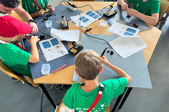 Kinderuni_Lötworkshop