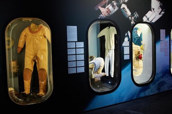 Raumanzüge von damals und heute