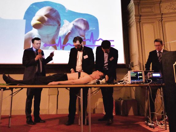 Das Experiment: Ein Apnoe-Taucher mit Bio-Sensoren Das Experiment: Ein Apnoe-Taucher mit Bio-Sensoren