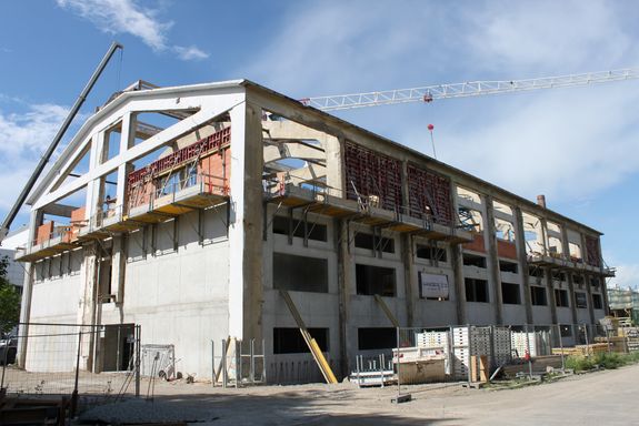 MAGNA-Halle: Fertigstellung der Erdgeschoßdecke