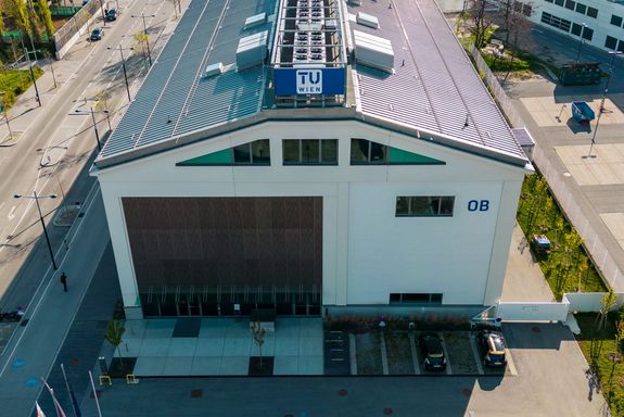 Halle von schräg oben