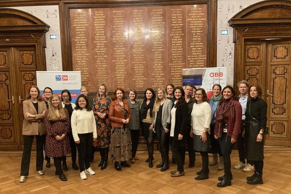 Gruppenfoto vor Tafel