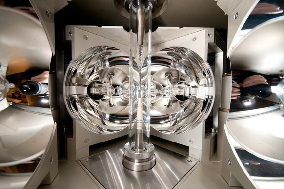 Der Spiegelofen an der TU Wien, in dem das neue Material hergestellt wurde