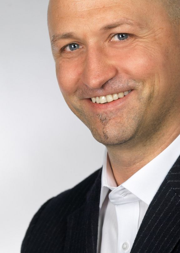 Prof. Dr.med. Oskar Aszmann Prof. Dr.med. Oskar Aszmann