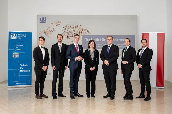Gruppenfoto: Christoph Schattauer, Lucas Kletzander, Michael Tschiedel, Elisabeth Renner, Josef Leutgeb, Michael Herbert Spiegel und Michael Innerberger (von links)