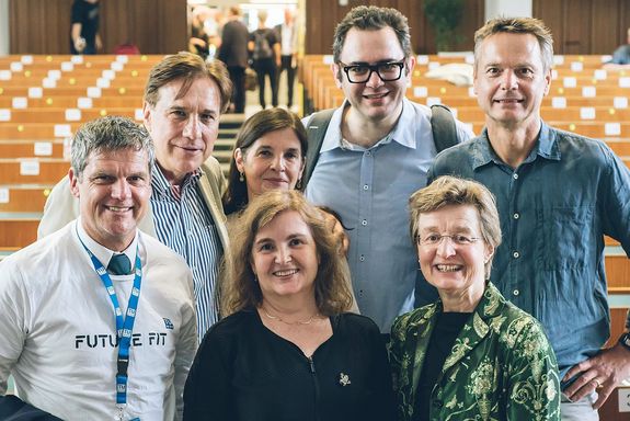 Gruppenfoto: Jens Schneider, Daniela Rus, Gerti Kappel (1. Reihe von links) Radu Grosu, Ezio Bartocci und Stefan Szeider (2. Reihe von links)