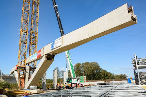 The bridge after unfolding - in a horizontal position
