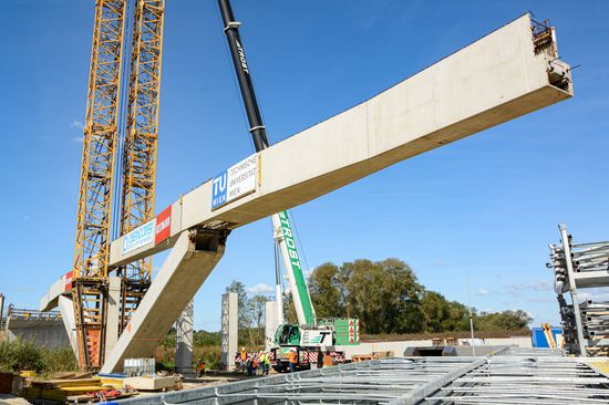The bridge after unfolding - in a horizontal position