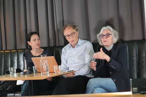 Diskussion bei der Logic Lounge (von links): Sarah Kriesche (Ö1), Bart Selman und Carla P. Gomes
