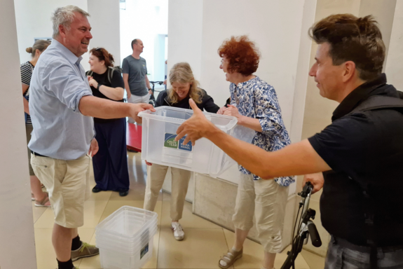 Ein Klimawandl wird übergeben