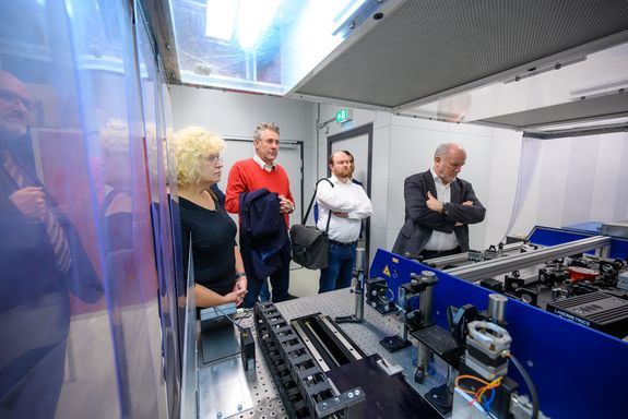 Geführter Rundgang durch die neuen Laborräumlichkieten