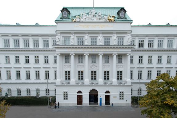 TU main building at Karlsplatz