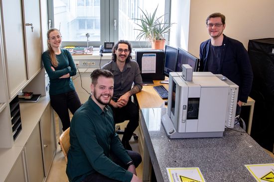 Vier Personen im Labor