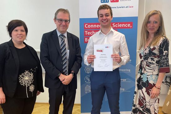 Stipendiumsübergabe