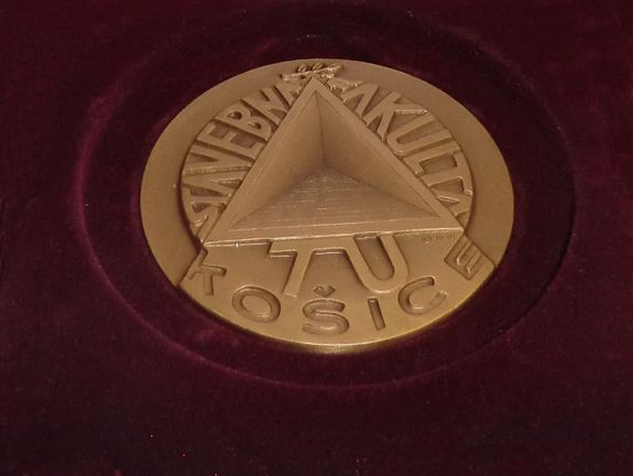 Die Ehrenmedaille der TU Košice Die Ehrenmedaille der TU Košice