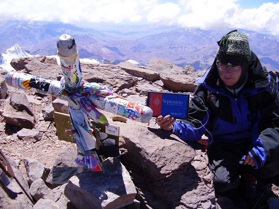 Abb. 5: Gipfelstürmer G. Summer mit Septentrio Receiver am Ziel eines langen schweren Aufstieges.