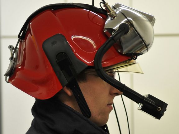 Der Feuerwehrhelm - ausgestattet mit Kameras