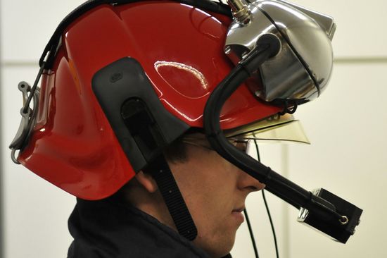 Der Feuerwehrhelm - ausgestattet mit Kameras