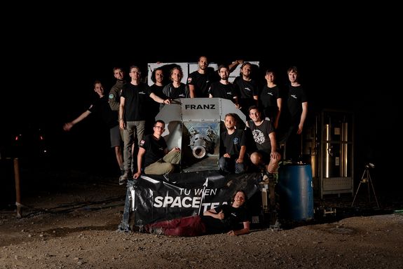 Gruppenfoto TU Wien Space Team Kolleg_innen nach gelungenem Test