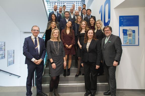 Gruppenfoto vor der Graduierung