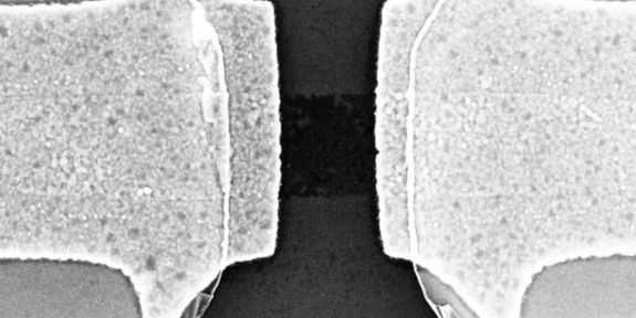 [Translate to English:] Der Transistor unter dem Elektronenmikroskop (Copyright: TU Wien, Abdruck honorarfrei)