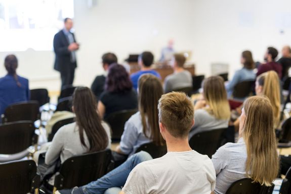 Studenten bei einer Vorlesung