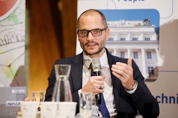 Close up of Florian Rudroff speaking into the microphone