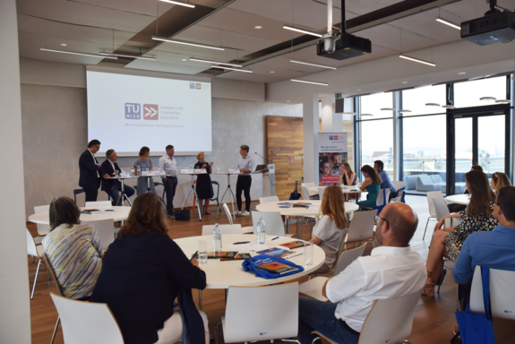 [Translate to English:] Expert Talk & Podiumsdiskussion