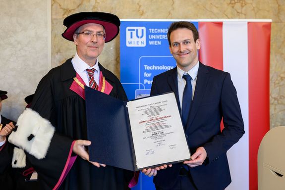 Urkundenübergabe Weingartshofer