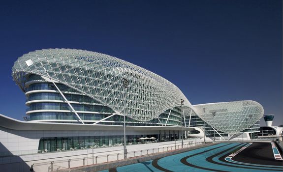 Yas Marina Hotel in Abu Dhabi (Foto: Waagner-Biro)