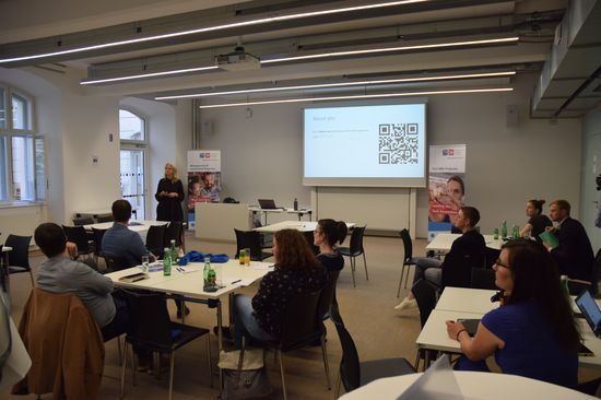 An interactive expert talk with Alice Schmidt.