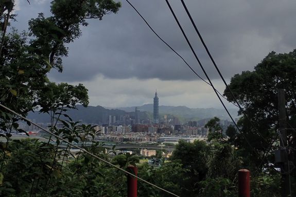 Stadt und Berge