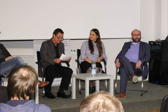 Großaufnahme von Norbert Fiala (Moderator), Olga Saukh und Niki Popper