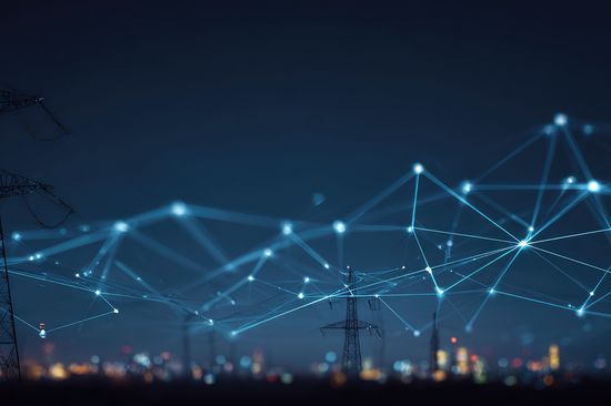  Stromnetzwerk bei Nacht 