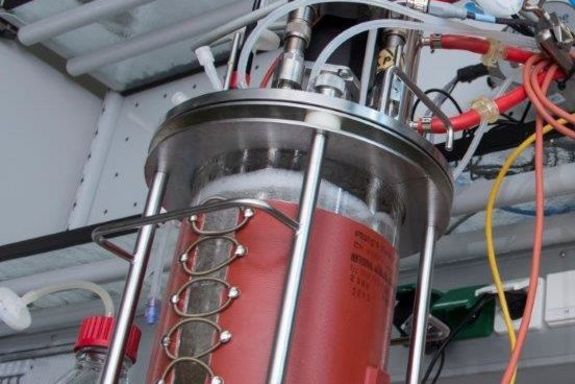 Laboreinheit zur Umwandlung industrieller Abwasserströme in wertvolle Rohstoffe – vor dem Scale-Up