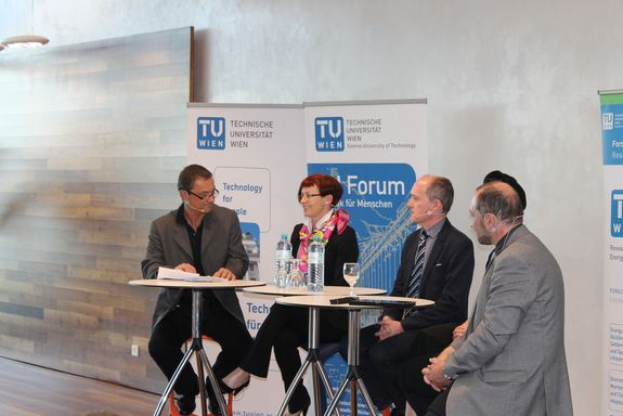 von links nach rechts: Norbert Fiala (Moderator), Barbara Oberhauser, Anton Friedl, Miriam Unterlass, Marko Mihovilovic
