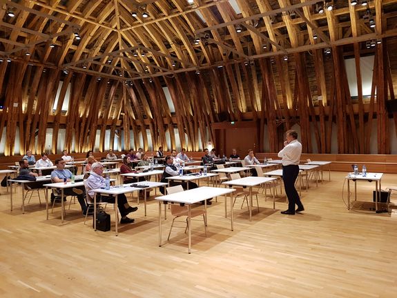 Lehrveranstaltung mit Studenten im Kuppelsaal