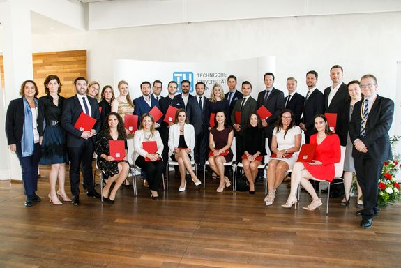 Foto Graduierungsfeier des Lehrgangs Immobilienmanagement & Bewertung