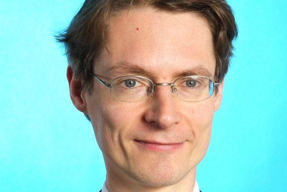 Ansgar Jüngel Portrait photo of Ansgar Jüngel on the bright blue background