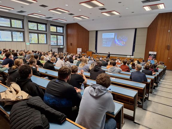 [Translate to English:] Public Lecture mit Josef Aschbacher