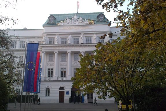 Sanierte Fassade des Hauptgebäudes