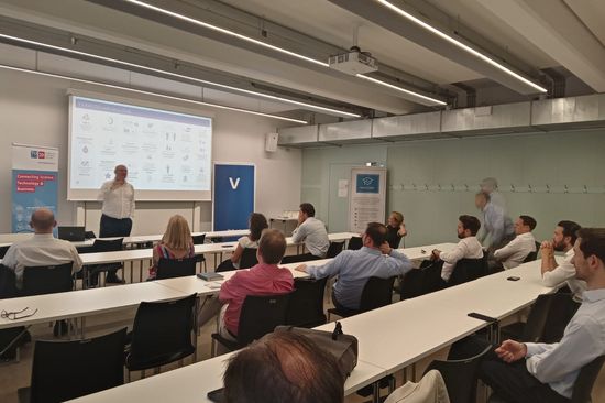 Achim Kaspar during the lecture with audience